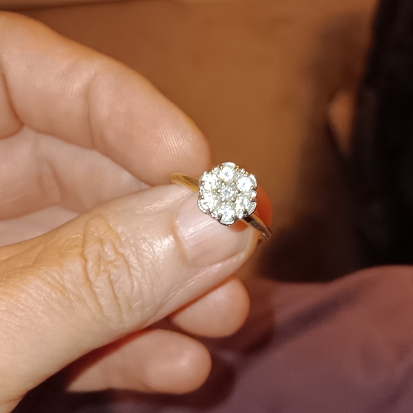 Engagement ring - Picture 1 of 1